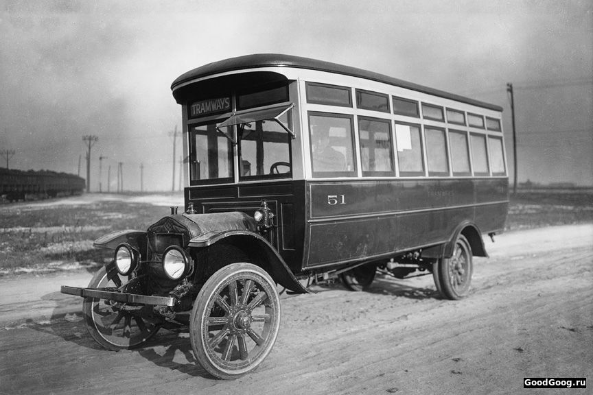 Первый автобус в Монреале